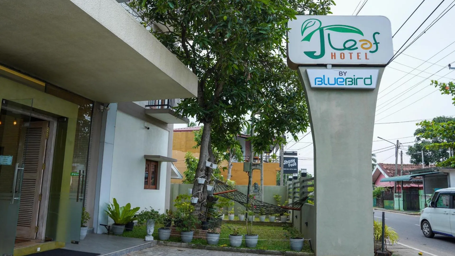 Hotel Two Bedroom Suite By Blue Bird Negombo
